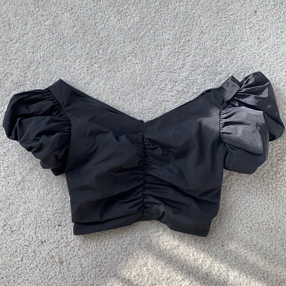 Puff sleeve black crop top
